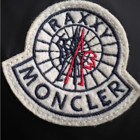 Moncler Men's Black Puffer Coat - Picture 9 of 9